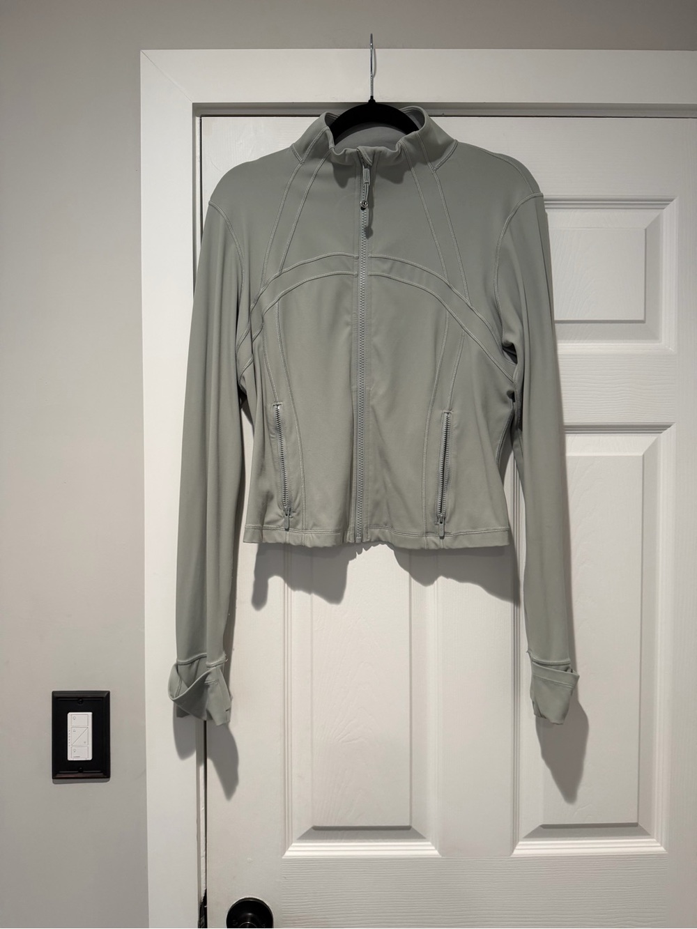 Auth. ✅ RARE Lululemon Define Crop in “Jade Grey” Size 14🩶💚